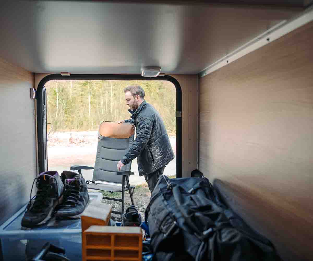 Geräumige Heckgarage im Bürstner Lineo T bietet Stauraum für viel Gepäck und Ausrüstung.