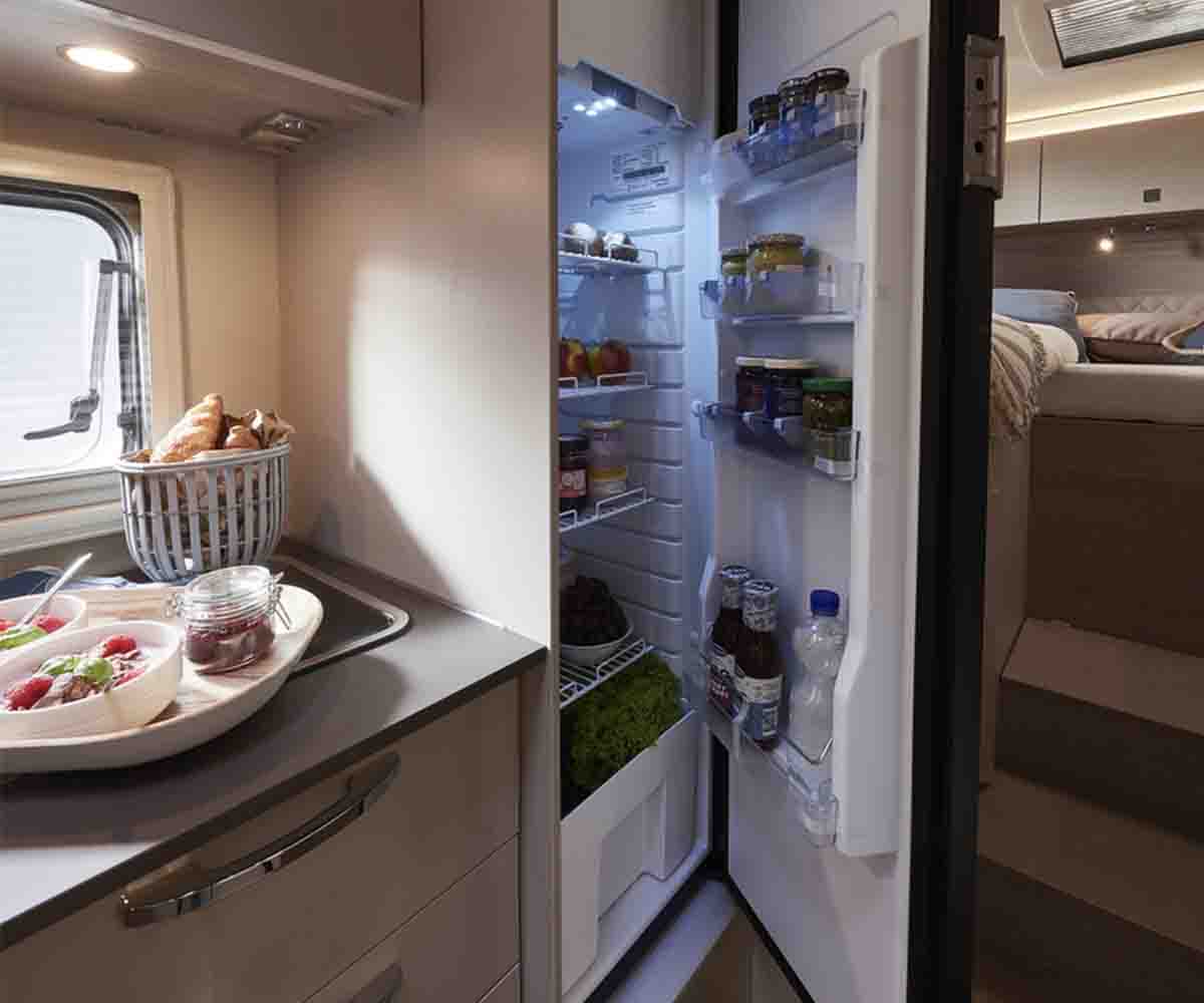 Wohnmobil Bürstner Lineo T mit großzügiger Küche
