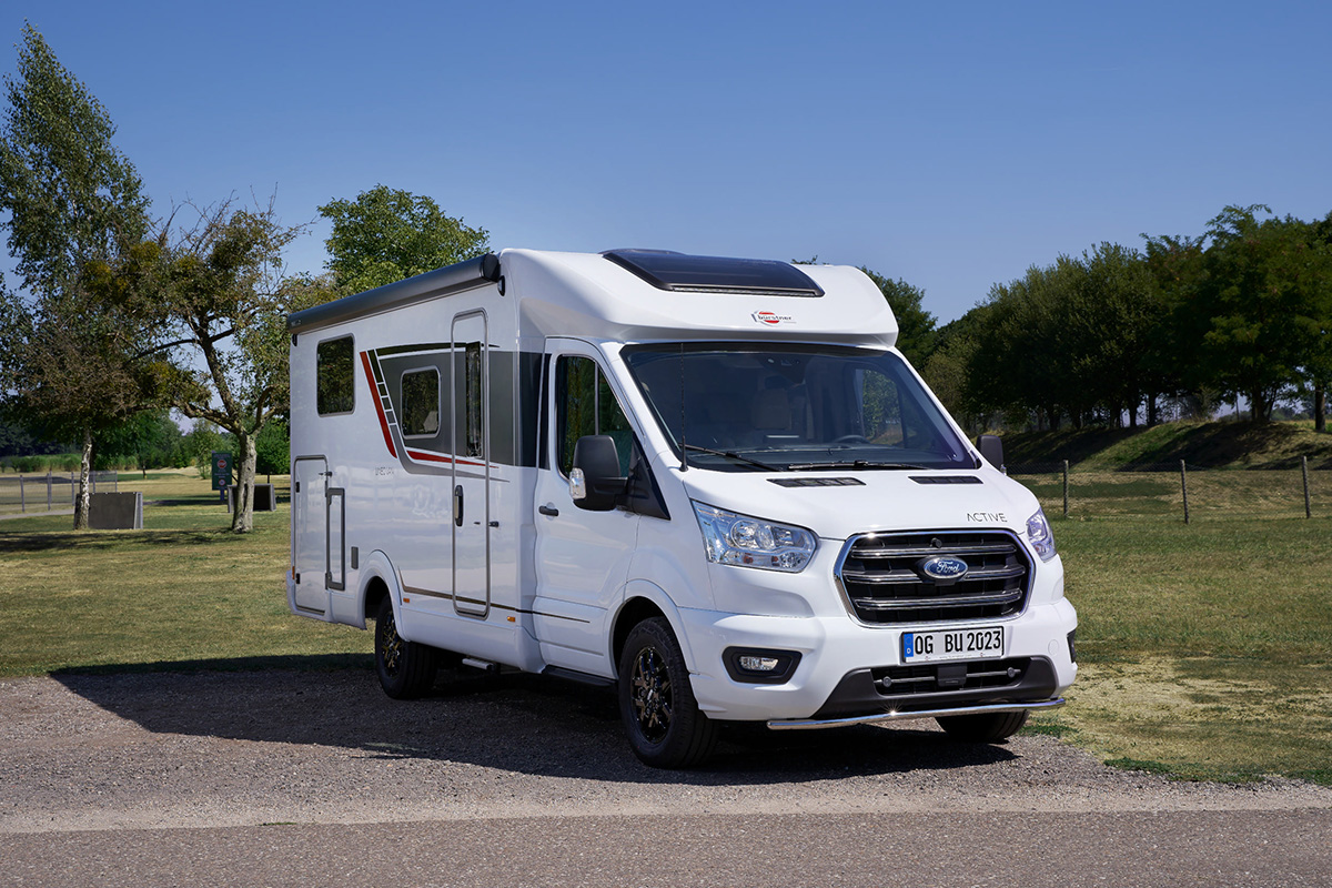 Teilintegriertes Wohnmobil Bürstner Lineo bei Reichstein & Opitz